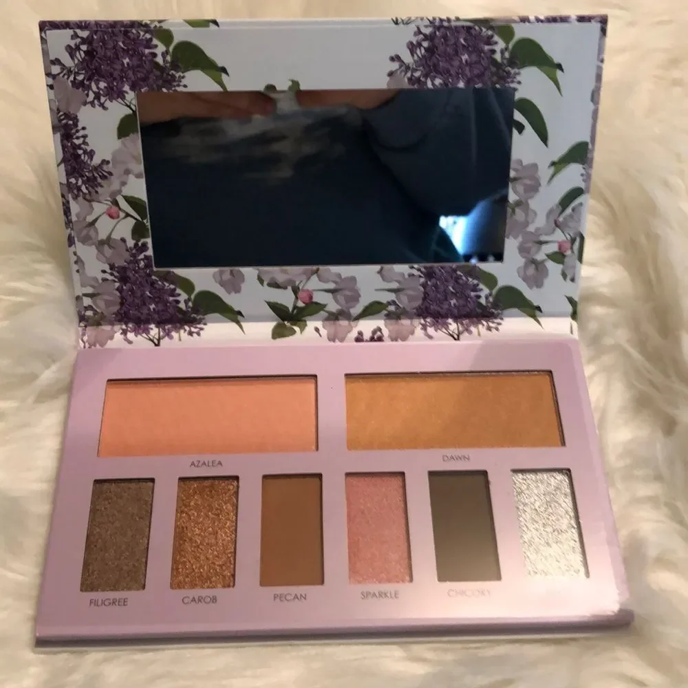 Seraphine Botanicals 6 Eyeshadows and 2 Blushs Palette New in Box